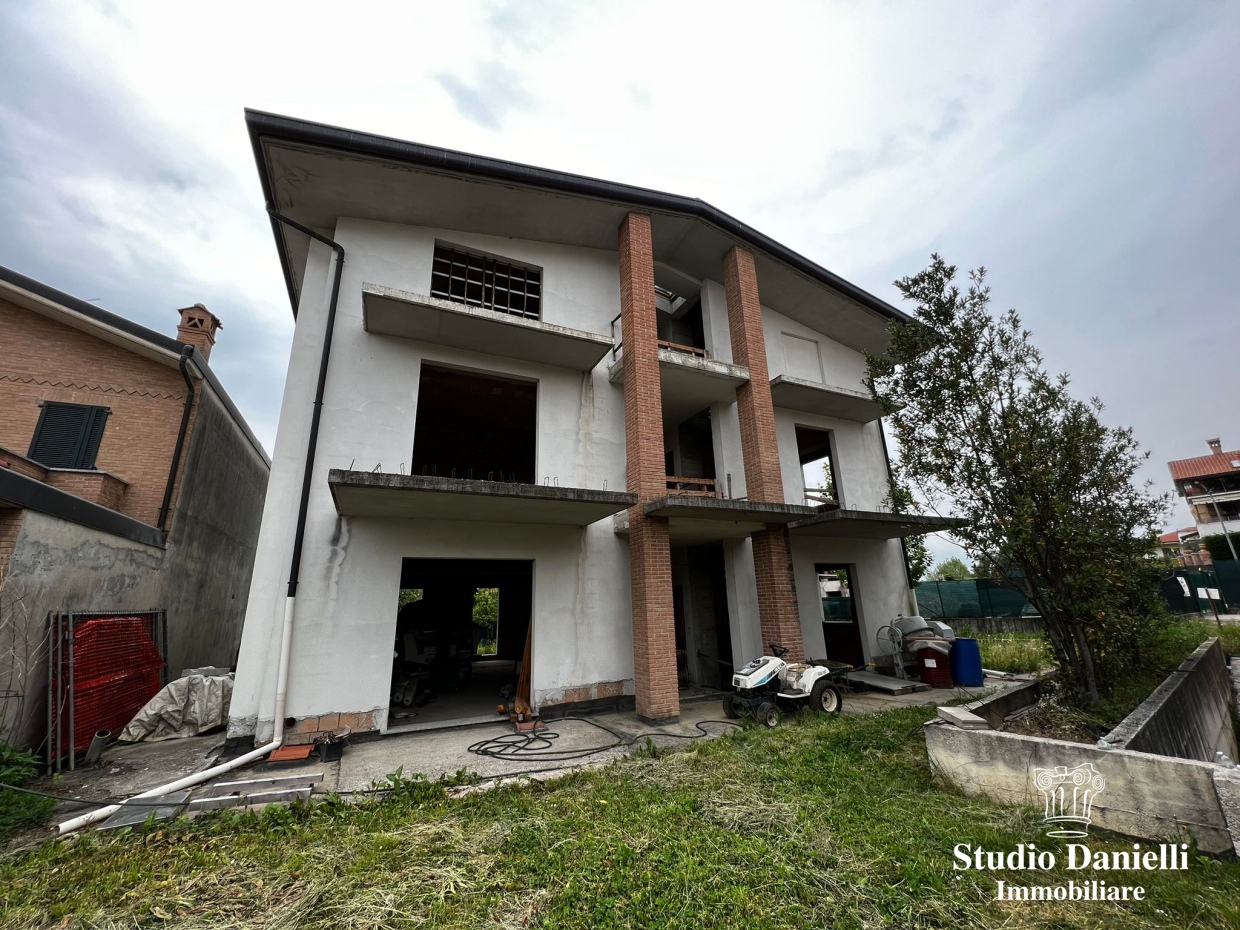 Casa Indipendente in vendita in Via Visconta, Besana in Brianza